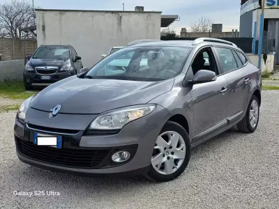 Usata Renault Mégane GrandTour 110 CV (80 kW) 2013 Grigio Station wagon