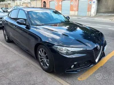 Usata Alfa Romeo Giulia Super 180 CV (132 kW) 2018 Bluazzurro Berlina