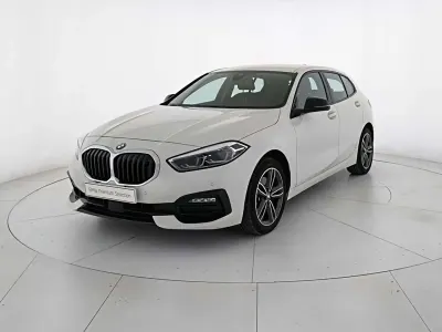 Usata BMW 116 Sport Line 116 CV (85 kW) 2021 Alpin white Utilitaria