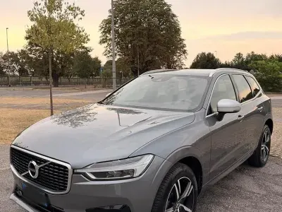 Usata Volvo XC60 R-Design 235 CV (172 kW) 2019 Grigio SUV