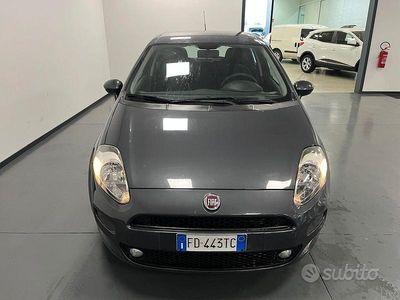 Usata Fiat Punto Lounge 78 CV (57 kW) 2016 Nero Utilitaria