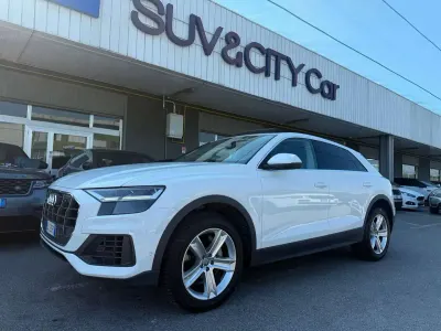 Usata Audi Q8 Ambiente 231 CV (169 kW) 2020 Bianco SUV