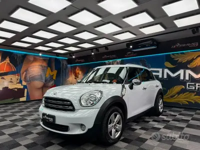 Usata Mini One Countryman 98 CV (72 kW) 2016 Bianco SUV