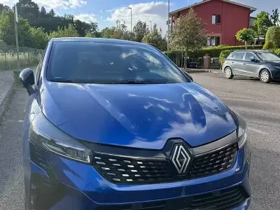 Usata Renault Clio V 101 CV (74 kW) 2025 Blu Utilitaria