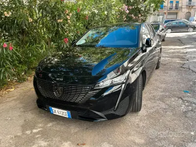 Usata Peugeot 308 131 CV (96 kW) 2022 Nero Berlina