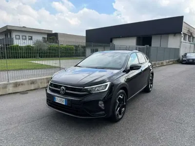 Usata VW Taigo R-line 116 CV (85 kW) 2025 Deep black perleffekt SUV