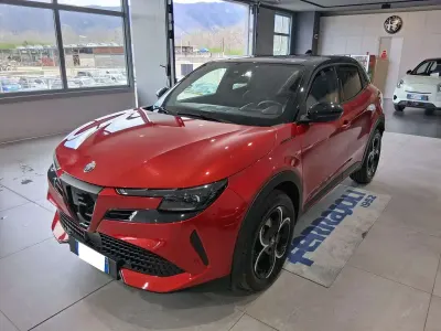 Usata Alfa Romeo GT Junior Edizione Speciale 136 CV (100 kW) 2024 Rosso brera con tetto nero SUV