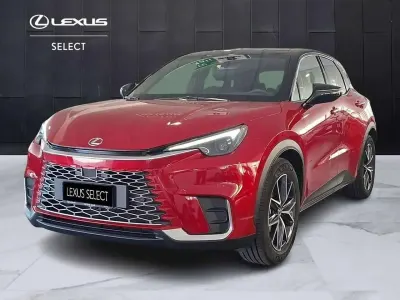 Usata Lexus LBX 136 CV (100 kW) 2024 Emotional red & black SUV