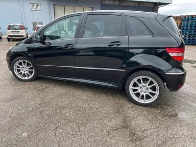 Usata Mercedes B180 Premium 109 CV (80 kW) 2011 Nero Monovolume