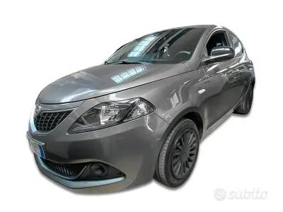 Usata Lancia Ypsilon Silver 70 CV (51 kW) 2022 Grigio Utilitaria