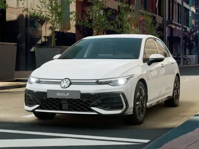 Nouvelle VW Golf VIII R-line Plus 150 ch (110 kW) 2026 Blanc Berline