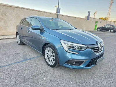 Usata Renault Mégane IV Bose Edition 110 CV (80 kW) 2017 Blu/azzurro Station wagon