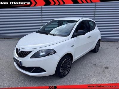 Usata Lancia Ypsilon Gold 69 CV (50 kW) 2022 Bianco Utilitaria