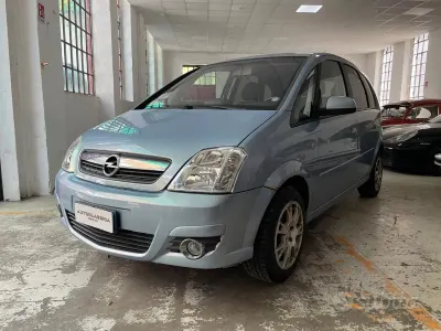 Usata Opel Meriva Cosmo 105 CV (77 kW) 2009 Blu Monovolume
