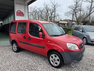 Begagnad Fiat Doblò Dynamic 85 HK (62 kW) 2006 Röd Minibuss