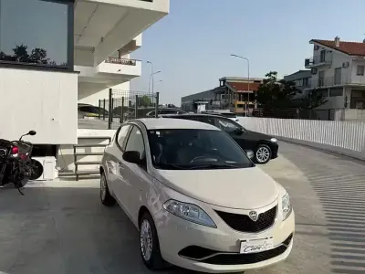 Usata Lancia Ypsilon Gold 69 CV (50 kW) 2018 Bianco Utilitaria