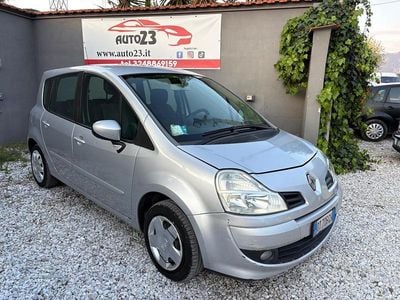 Käytetty Renault Modus Dynamique 75 HP (55 kW) 2009 Harmaa Tila-auto