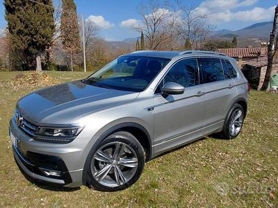 Usata VW Tiguan R-line 150 CV (110 kW) 2020 Grigio SUV