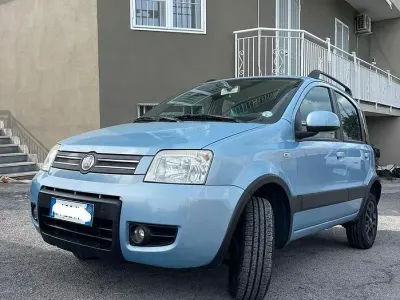 Usata Fiat Panda Climbing 60 CV (44 kW) 2009 Blu Utilitaria