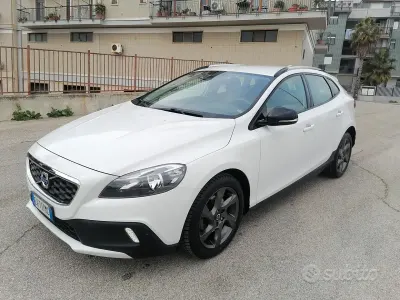 Occasion Volvo V40 CC 115 ch (84 kW) 2014 Blanc Break