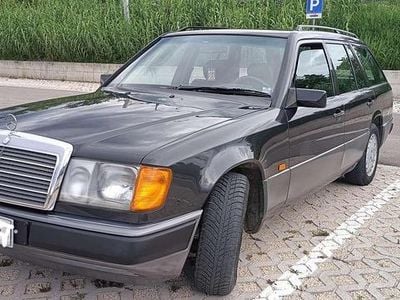 Usata Mercedes 200 118 CV (86 kW) 1992 Nero Station wagon