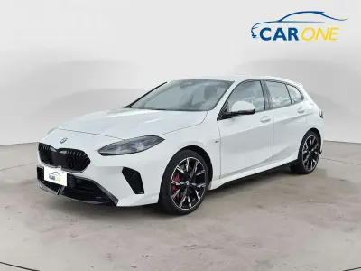 Begagnad BMW 118 M Sport 150 HK (110 kW) 2025 Vit Halvkombi
