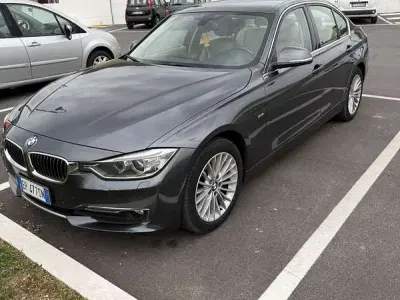 Usata BMW 320 Luxury Line 184 CV (135 kW) 2013 Grigio Berlina