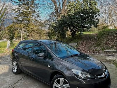 Usata Opel Astra 140 CV (102 kW) 2013 Grigio Station wagon