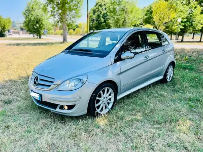 Usata Mercedes B180 109 CV (80 kW) 2008 Grigio Monovolume
