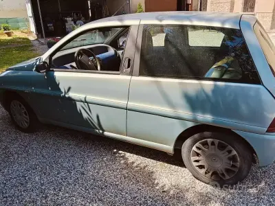 Begagnad Lancia Ypsilon 60 HK (44 kW) 2001 Halvkombi