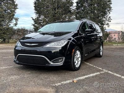 Usata Chrysler Pacifica Touring 298 CV (219 kW) 2017 Nero Station wagon