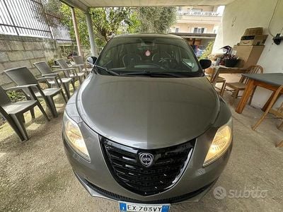 Usata Lancia Ypsilon Silver 69 CV (50 kW) 2015 Grigio Utilitaria