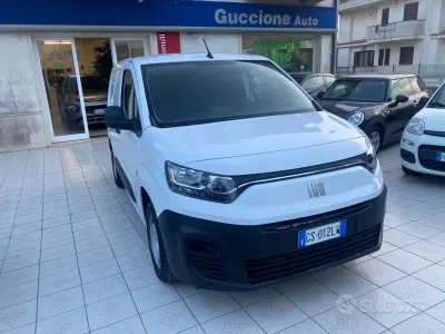 Usata Fiat Doblò 100 CV (73 kW) 2024 Bianco Monovolume
