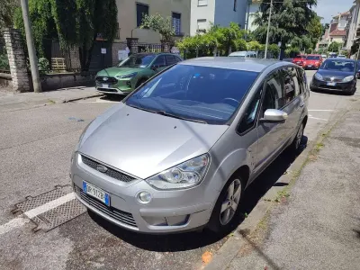 Usata Ford S-MAX Titanium 145 CV (106 kW) 2008 Argento Monovolume