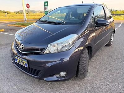 Begagnad Toyota Yaris 69 HK (50 kW) 2012 Beige Halvkombi