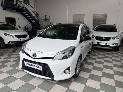 Usata Toyota Yaris Hybrid Active 75 CV (55 kW) 2014 Bianco Berlina
