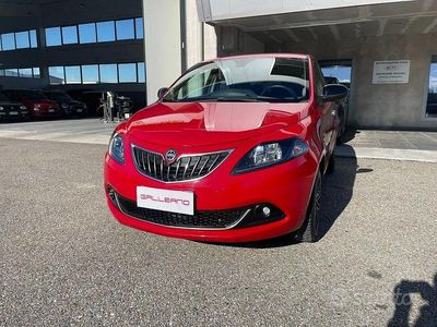 Usata Lancia Ypsilon Gold 69 CV (50 kW) 2023 Rosso Utilitaria
