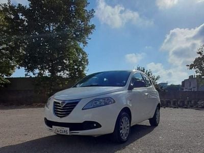 Usata Lancia Ypsilon Gold 85 CV (62 kW) 2013 Bianco Utilitaria