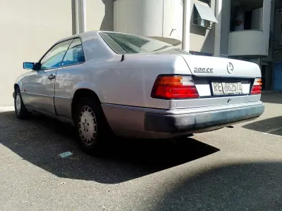 Usata Mercedes 200 122 CV (89 kW) 1992 Argento Coupé