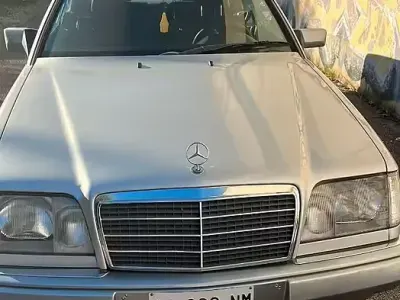 Usata Mercedes E200 136 CV (100 kW) 1996 Grigio Coupé