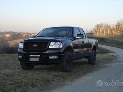 Begagnad Ford F-150 2004 Svart Pickup