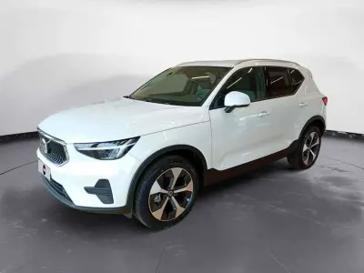 Usata Volvo XC40 Core 129 CV (94 kW) 2024 Cristal white pearl SUV