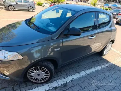 Usata Lancia Ypsilon Silver 60 CV (44 kW) 2016 Verde Utilitaria