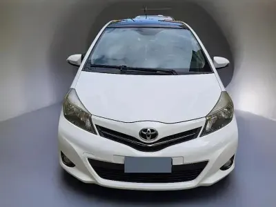 Begagnad Toyota Yaris Sport 99 HK (72 kW) 2012 Vit Halvkombi