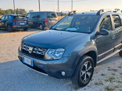 Usata Dacia Duster Lauréate 115 CV (84 kW) 2017 Grigio SUV
