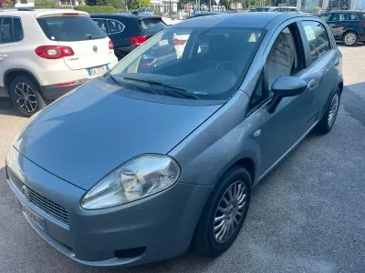Usata Fiat Grande Punto Dynamic 74 CV (54 kW) 2006 Grigio Utilitaria