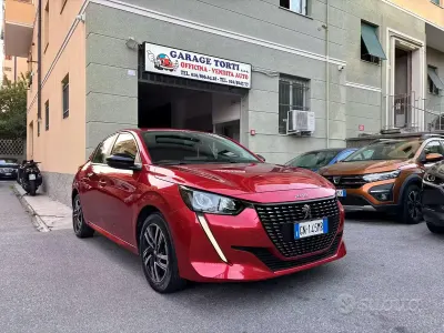 Usata Peugeot 208 Active 101 CV (74 kW) 2023 Rosso Utilitaria