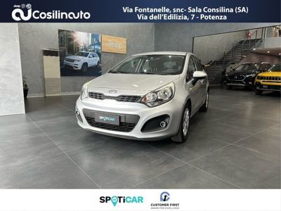 Usata Kia Rio 85 CV (62 kW) 2013 Argento Berlina