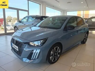 Usata Peugeot 208 Allure 100 CV (73 kW) 2025 Grigio Utilitaria