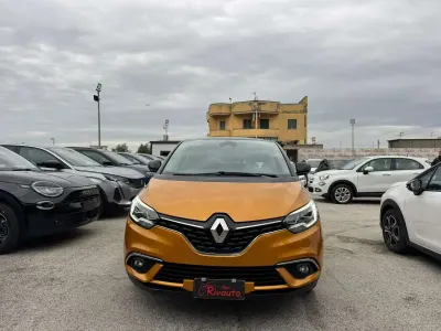Usata Renault Scénic IV Bose Edition 110 CV (80 kW) 2017 Arancione Monovolume